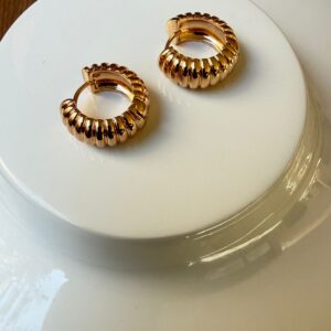 A18781 ARRACADA CHICA ESTILO CORRUGADO