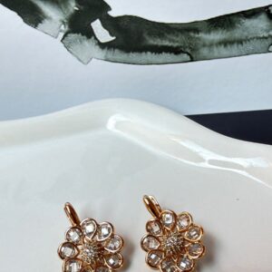 A18846 ARETE FORMA DE FLOR CON BRILLOS 18K