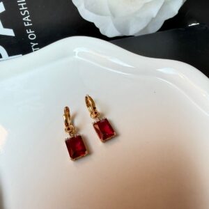 A18821 ARETE CON PIEDRA ROJA 18K