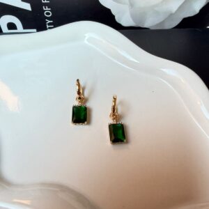 A18819 ARETE CON PIEDRA VERDE 18K