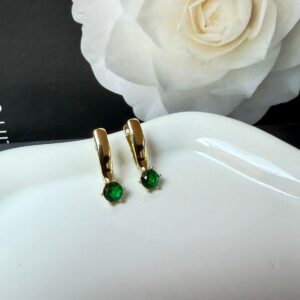 A140038 ARETE CON PIEDRA VERDE 14K