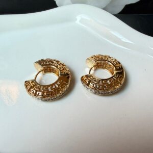 A18850 ARRACADA CON LINEA DE BRILLOS 18K