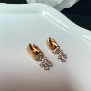 A18813 ARETE CON CRISTALES COLGANTES 18K