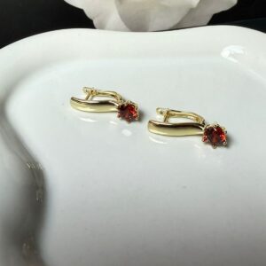 A140041 ARETE PIEDRA ROJA COLGANTE 14K