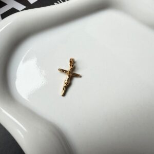 D18043 DIJE DE CRUCIFIJO 1.5X1.5CM 18K