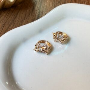 A18856 ARETE DISEÑO DE GATO CON BRILLOS 18K