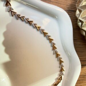 P18351 PULSERA CON DISEÑO DE FLECHAS CON BRILLOS 17CM 18K