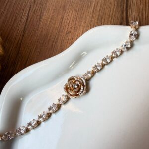 P18363 PULSERA CON CRISTALES Y FLOR CON BRILLOS 17+2CM 18K