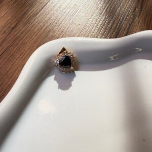 D18046 DIJE DE CORAZON CON PIEDRA NEGRA Y BRILLOS 18K