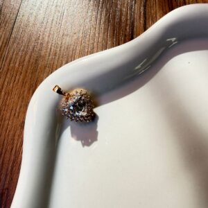 D18045 DIJE DE CORAZON CON PIEDRA Y BRILLOS 18K