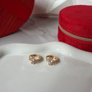 A18910 ARETE FORMA DE CRUZ CON BRILLOS 18K