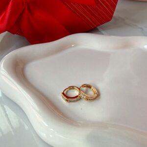 A18920 ARETE CON LINEA DE BRILLOS 18K