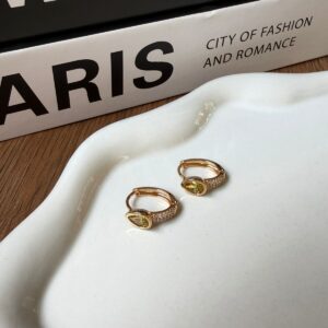 A18907 ARETE CON BRILLOS Y PIEDRA VERDE 18K