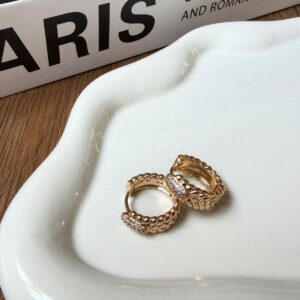 A18880 ARETE TIPO HOJAS CON BRILLOS 18K