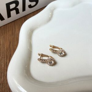 A18905 ARETE CON PIEDRA Y LINEA DE BRILLOS 18K