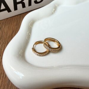 A18887 ARETE CON LINEAS DE BRILLOS 18K