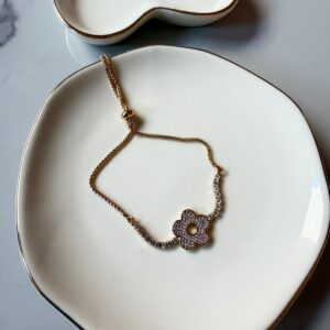 P18428 PULSERA DE FLOR CON BRILLOS Y CRISTALES A LOS LADOS 26CM 18K