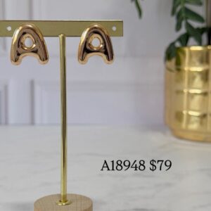 A18948 ARETE FORMA LETRA A 18K