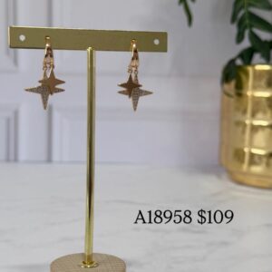 A18958 ARETE FORMA DE ESTRELLAS LISA Y CON BRILLOS 18K