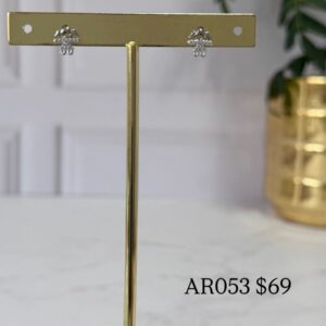 AR053 ARETE CHICO FORMA DE NIÑA RODIO