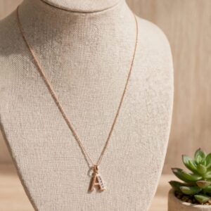 D18047 DIJE DE LETRA  CON BRILLO 18K