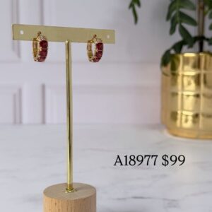 A18977 ARETE CON PIEDRA ROJA Y BRILLOS A LOS LADOS 18K