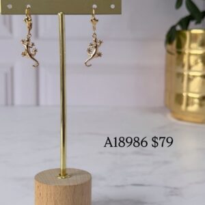 A18986 ARETE CON COLGANTE DE IGUANA 18K