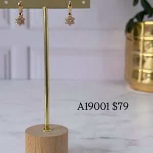 A19001 ARETE CON DISEÑO DE FLOR CON PIEDRAS 18K