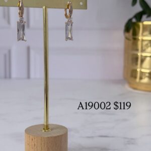 A19002 ARETE CON BRILLOS Y PIEDRA COLGANTE 18K