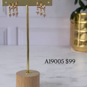 A19005 ARETE CON DIJE DE ESTRELLAS 18K