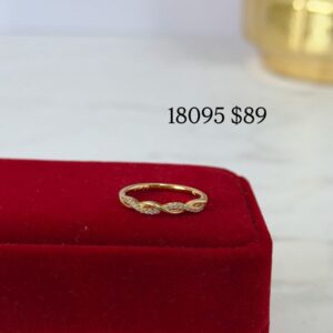 18095 ANILLO CON LINEAS ENLAZADAS LISA Y BRILLOS 18K