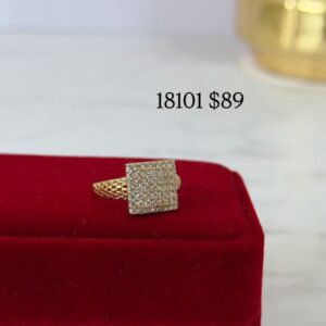 18101 ANILLO PIEDRA CUADRADA CON BRILLOS 18K