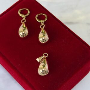 J18026 JUEGO DE DIJE Y ARETES FORMA DE GOTA 18K