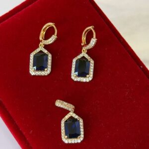 J18028 JUEGO DE DIJE Y ARETES PIEDRA NEGRA Y BRILLOS A LOS LADOS 18K