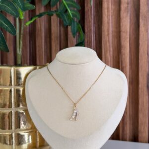 C18305 CADENA CON DIJE CON PERLAS PEQUEÑAS Y BRILLOS 40+5CM 18K