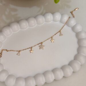 P18442 PULSERA CON DIJES ESTRELLA Y TRIANGULO CON BRILLOS 17+3CMS 18K