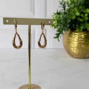 A181045 ARETE FORMA DE GOTA CON ACABADO 18K