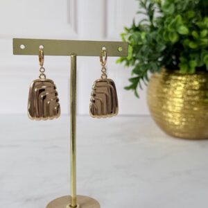 A181063 ARETE CON TEXTURA DE LINEAS 18K