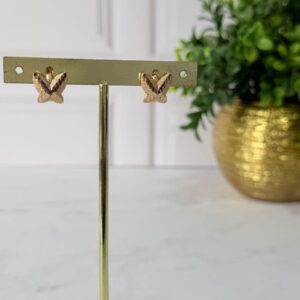 A181007 ARETE FORMA DE MARIPOSA ACABADO TEXTURIZADO 18K