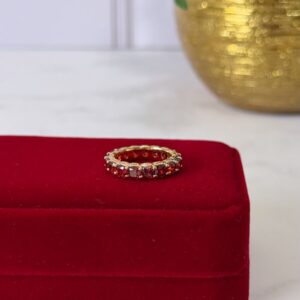 18117 ANILLO CON PIEDRAS COLOR VINO 18K