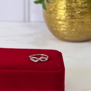 R0059 ANILLO CON LINEA DE BRILLOS RODIO