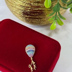 D18056 DIJE FORMA DE GLOBO AEROSTATICO CON BRILLOS DE COLORES 18K