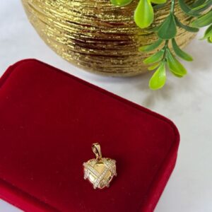 D18069 DIJE CORAZON CON LINEA DE BRILLOS 18K