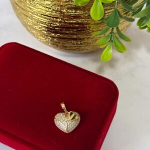 D18066 DIJE FORMA CORAZON CON BRILLOS Y PEQUEÑO CORAZON LISO 18K