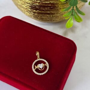 D18054 DIJE MOM CON BRILLOS Y CORAZON CON PIEDRA 18K