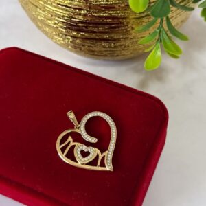 D18061 DIJE DE CORAZON CON LINEA DE BRILLOS FRASE MOM 18K