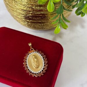 D18062 DIJE DE LA VIRGEN DE GUADALUPE CON BRILLOS 18K