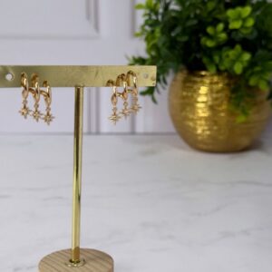 A181112 ARETE CON 3 LINEAS CON ESTRELLAS Y BRILLO 18K