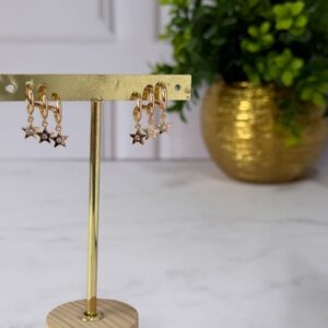 A181110 ARETE CON 3 LINEAS Y 3 ESTRELLAS CON BRILLO 18K
