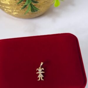 D18077 DIJE DE NIÑA CON BRILLOS 18K